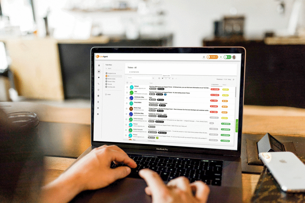 Универсальный ящик для входящих сообщений LiveAgent на экране компьютера
